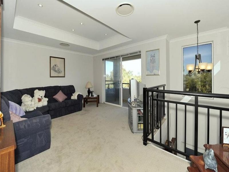 121 Darwin Terrace, Dudley Park WA 6210