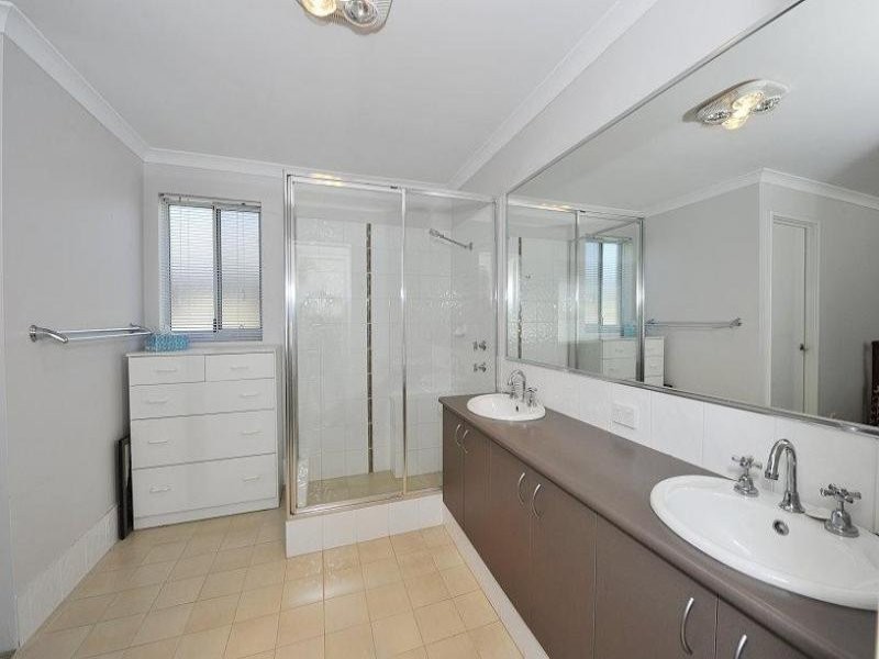 121 Darwin Terrace, Dudley Park WA 6210