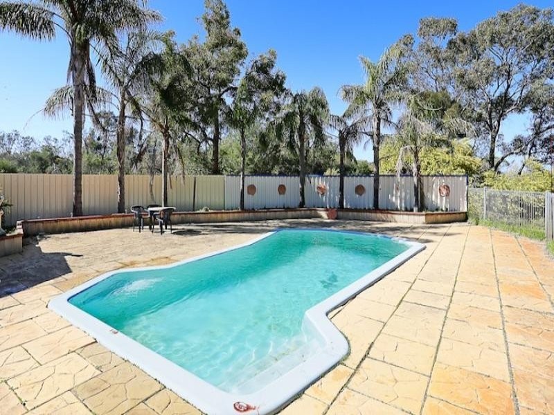 17 Eyre Close, Barragup WA 6209