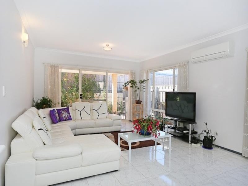 68 Buttercup Parkway, Halls Head WA 6210