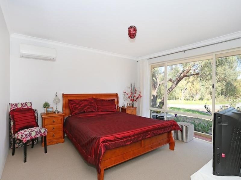 68 Buttercup Parkway, Halls Head WA 6210