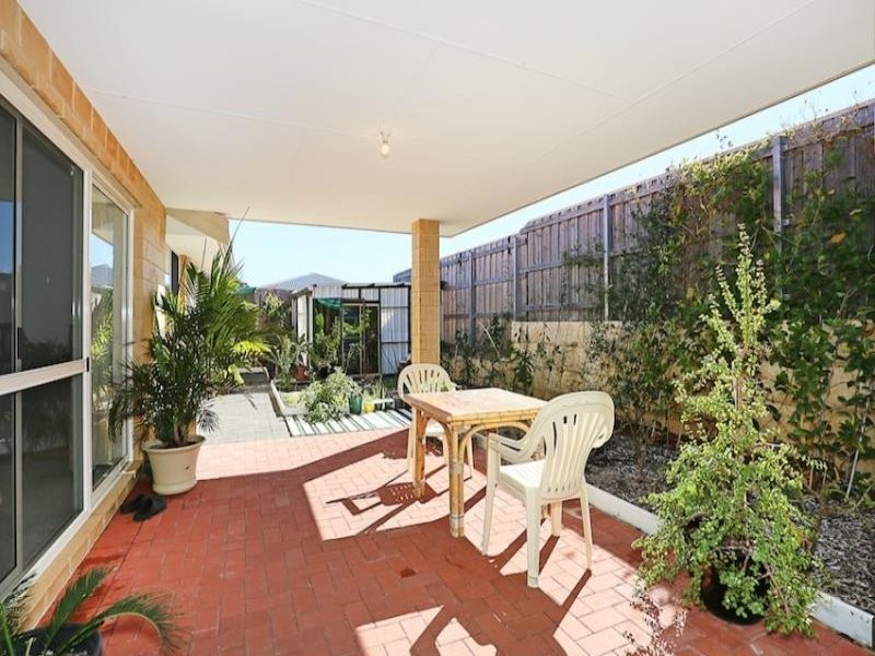 68 Buttercup Parkway, Halls Head WA 6210