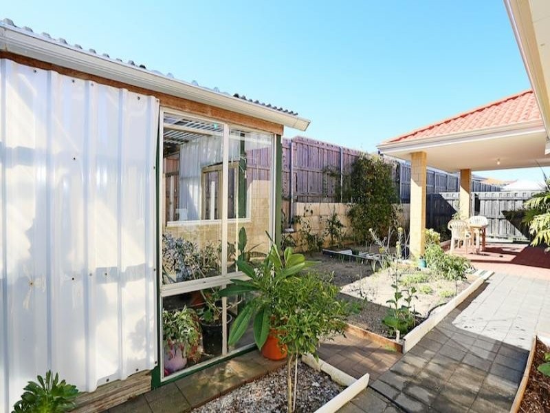 68 Buttercup Parkway, Halls Head WA 6210