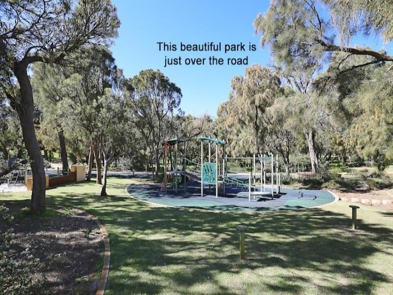 68 Buttercup Parkway, Halls Head WA 6210