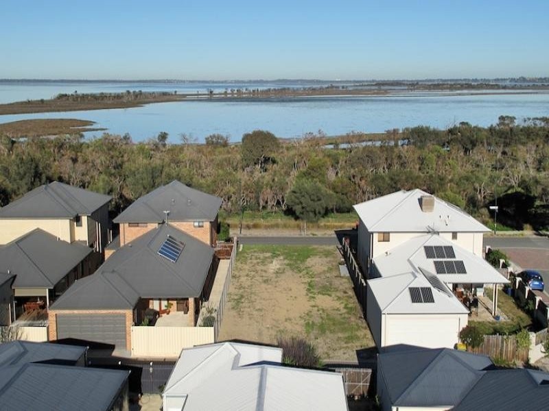 135 Darwin Terrace, Dudley Park WA 6210