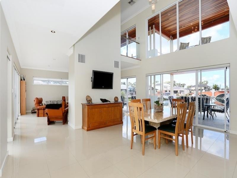 27 Gael Place, Dudley Park WA 6210