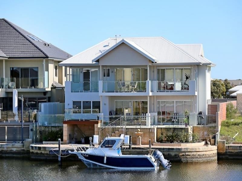 27 Gael Place, Dudley Park WA 6210