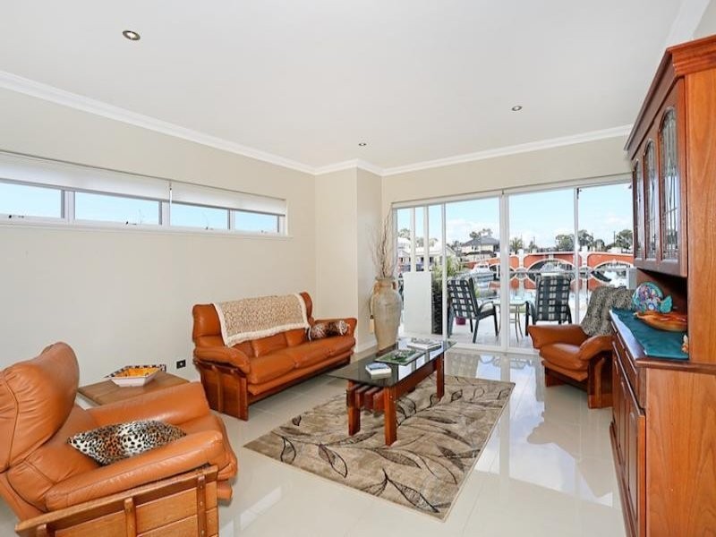 27 Gael Place, Dudley Park WA 6210