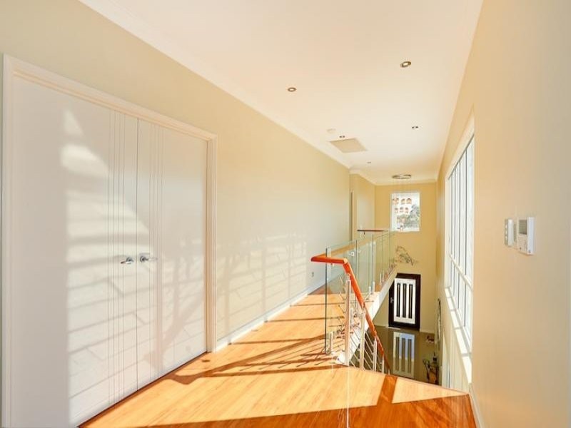 27 Gael Place, Dudley Park WA 6210