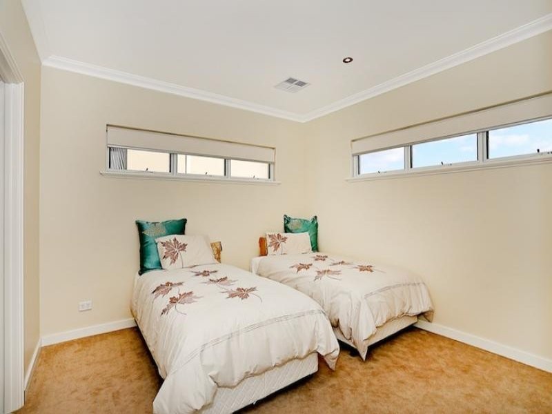 27 Gael Place, Dudley Park WA 6210