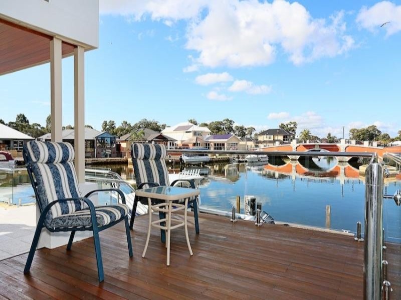 27 Gael Place, Dudley Park WA 6210