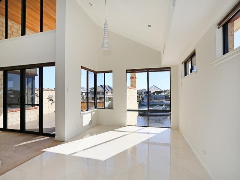 43 Leisure Way, Halls Head WA 6210