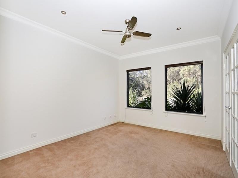 43 Leisure Way, Halls Head WA 6210