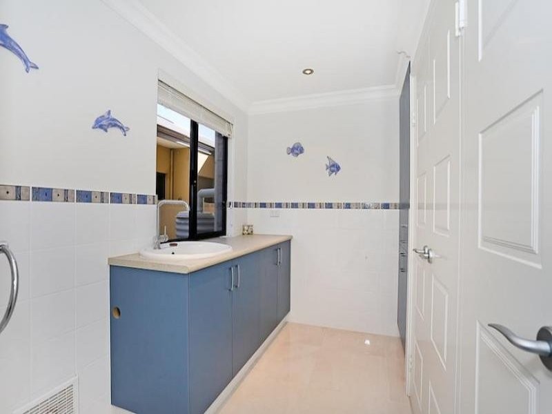 43 Leisure Way, Halls Head WA 6210