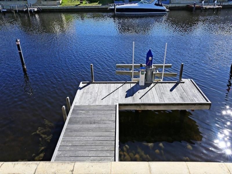 43 Leisure Way, Halls Head WA 6210