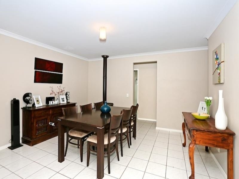 6 Lambourne Place, Halls Head WA 6210