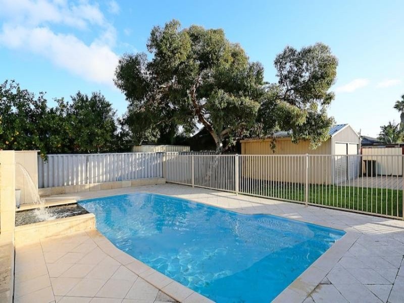 61 Sunningdale Chase, Meadow Springs WA 6210