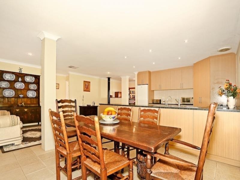 6 Bardoc Way, Greenfields WA 6210