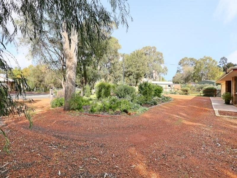 6 Bardoc Way, Greenfields WA 6210