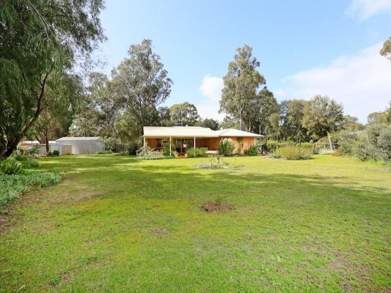 6 Bardoc Way, Greenfields WA 6210