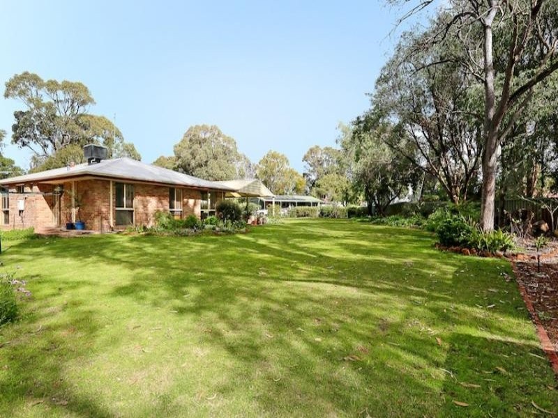 6 Bardoc Way, Greenfields WA 6210