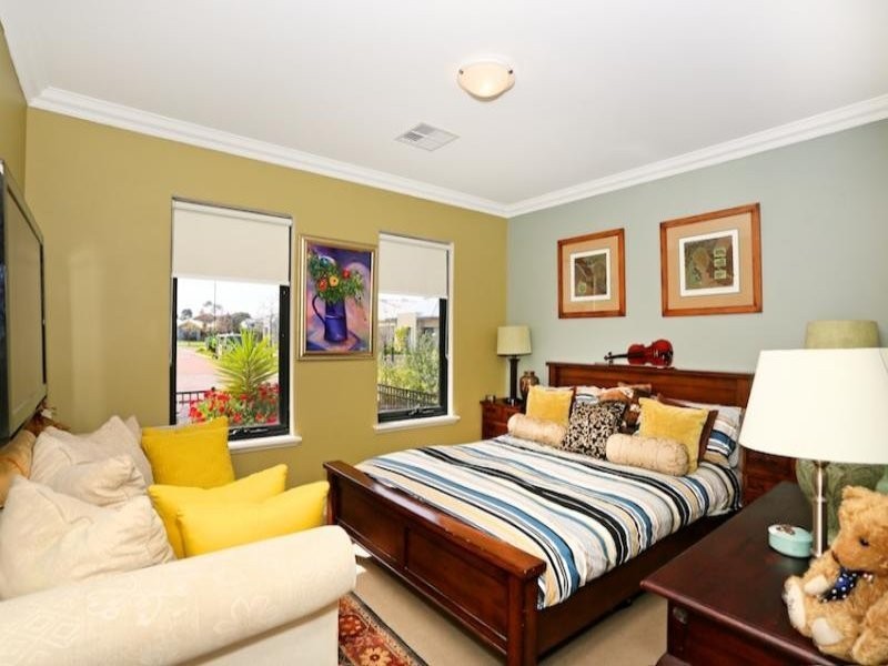 11 Pacifica Way, Dudley Park WA 6210