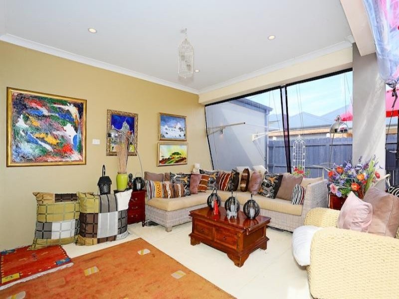 11 Pacifica Way, Dudley Park WA 6210