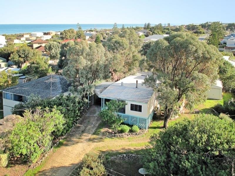 16 Albion Road, Madora Bay WA 6210