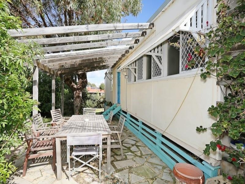 16 Albion Road, Madora Bay WA 6210