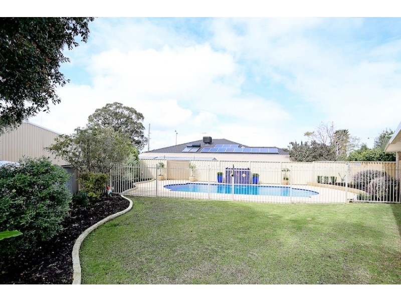 15 Brighton Place, Greenfields WA 6210