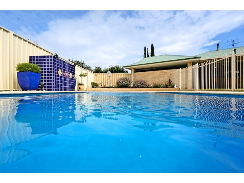 15 Brighton Place, Greenfields WA 6210