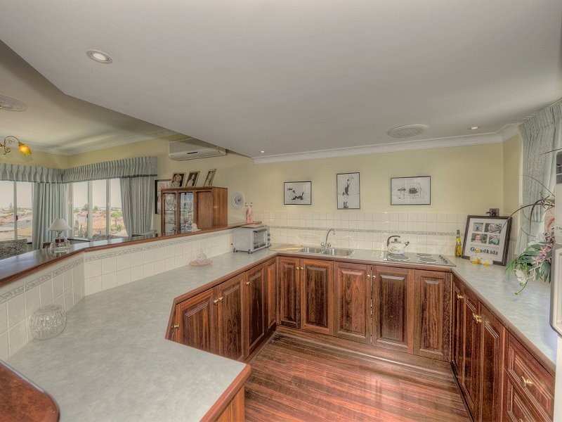 6 Botanic Close, Singleton WA 6175