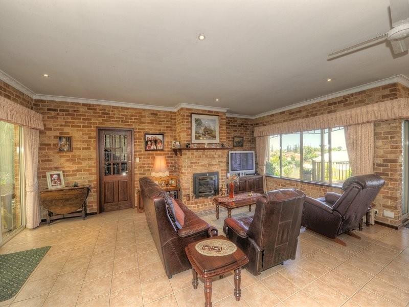 6 Botanic Close, Singleton WA 6175