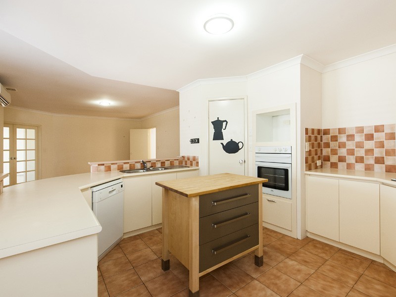 30 Seaforth Drive, Halls Head WA 6210