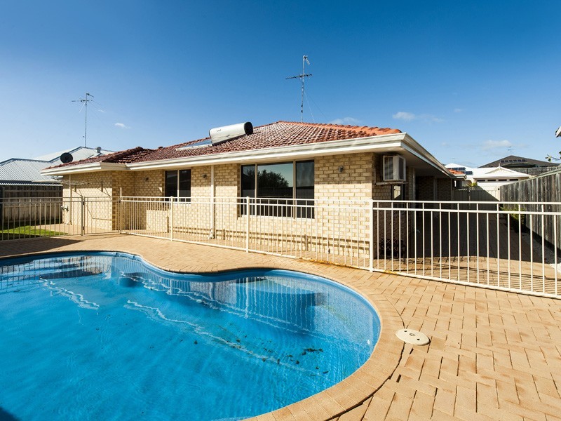 30 Seaforth Drive, Halls Head WA 6210