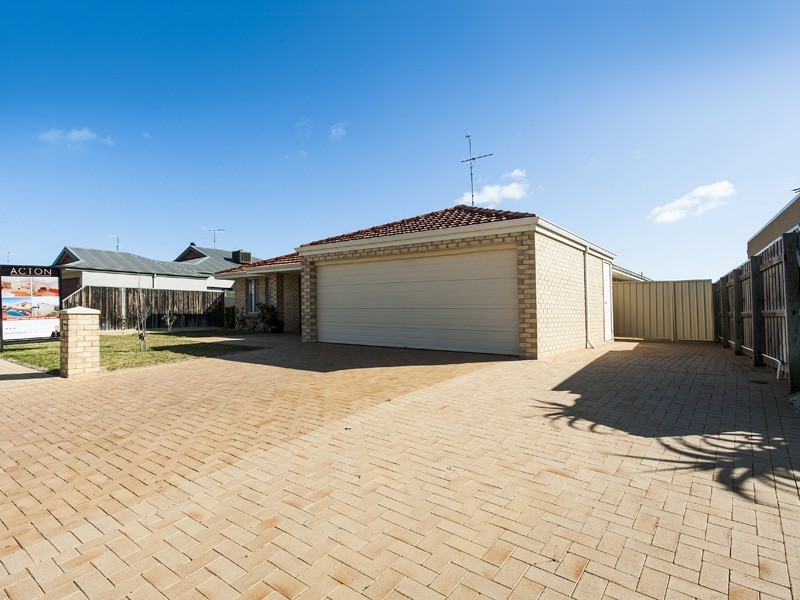 30 Seaforth Drive, Halls Head WA 6210