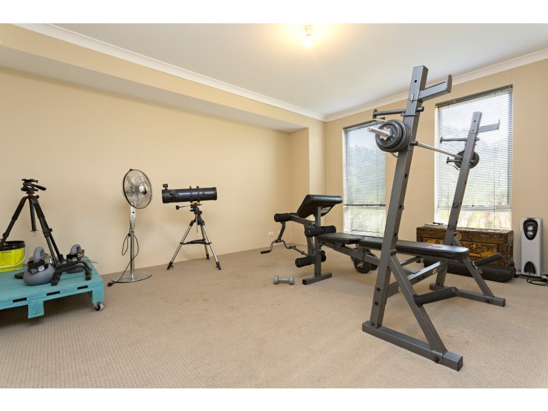 16 Heyerdahl Way, Dudley Park WA 6210