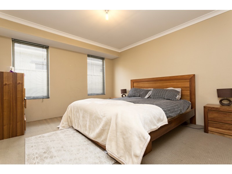 16 Heyerdahl Way, Dudley Park WA 6210