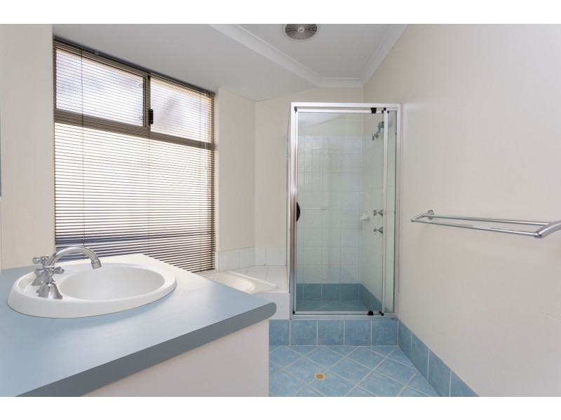 16 Heyerdahl Way, Dudley Park WA 6210