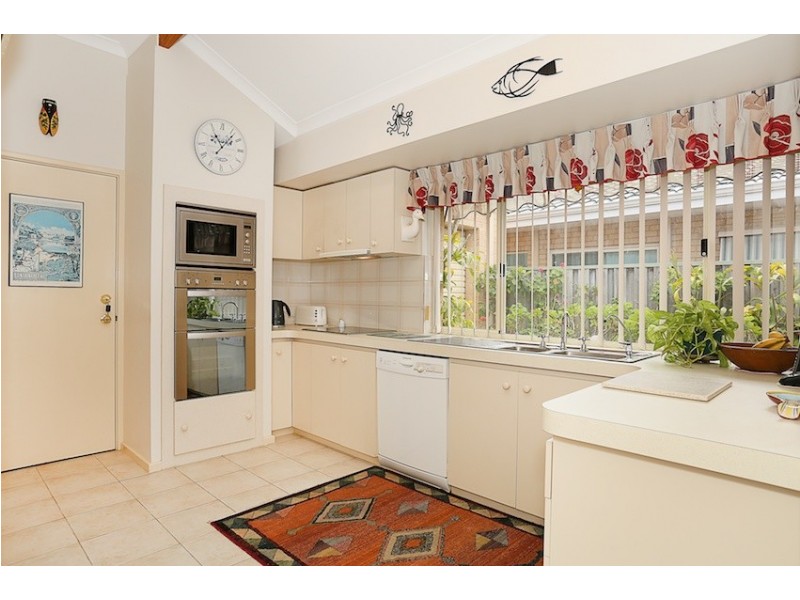 16 Quayside Close, Halls Head WA 6210