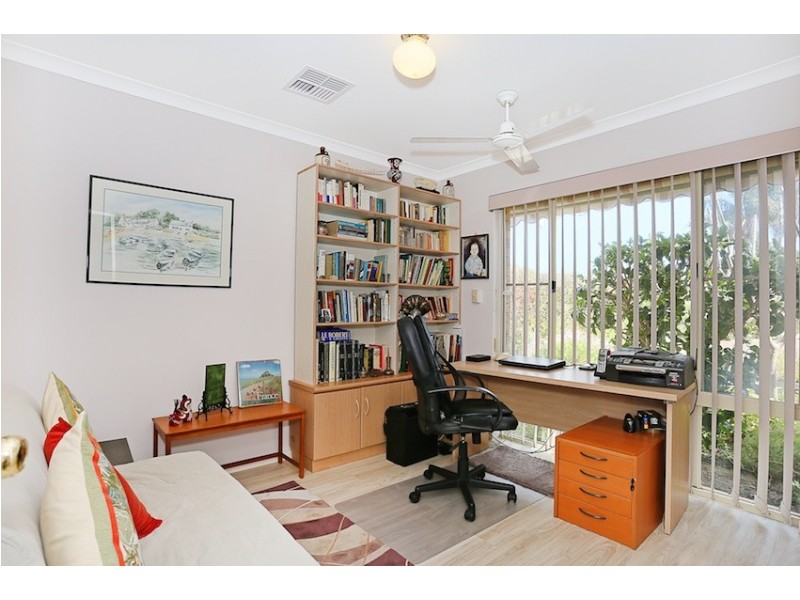 16 Quayside Close, Halls Head WA 6210