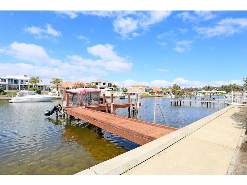 16 Quayside Close, Halls Head WA 6210