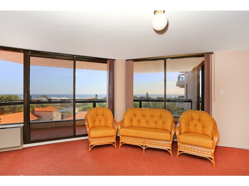 8/6A Valley Road, Halls Head WA 6210