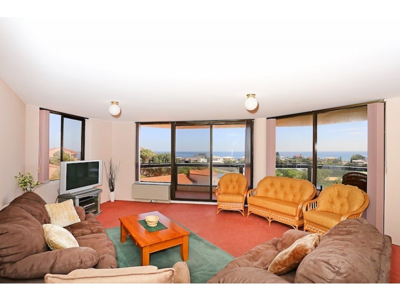 8/6A Valley Road, Halls Head WA 6210