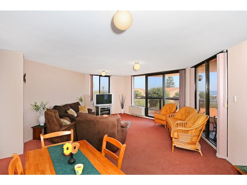 8/6A Valley Road, Halls Head WA 6210