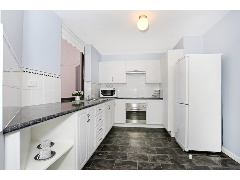 8/6A Valley Road, Halls Head WA 6210