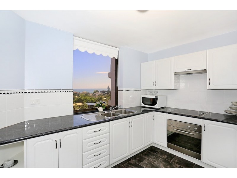 8/6A Valley Road, Halls Head WA 6210