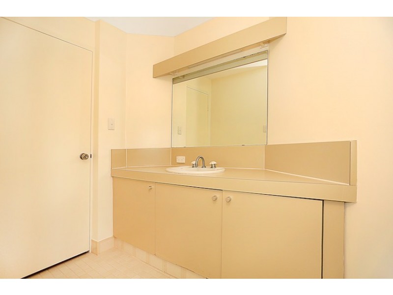 8/6A Valley Road, Halls Head WA 6210