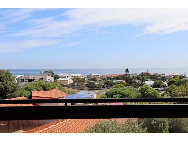 8/6A Valley Road, Halls Head WA 6210
