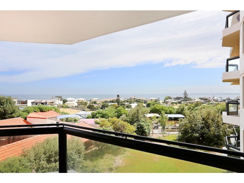 8/6A Valley Road, Halls Head WA 6210